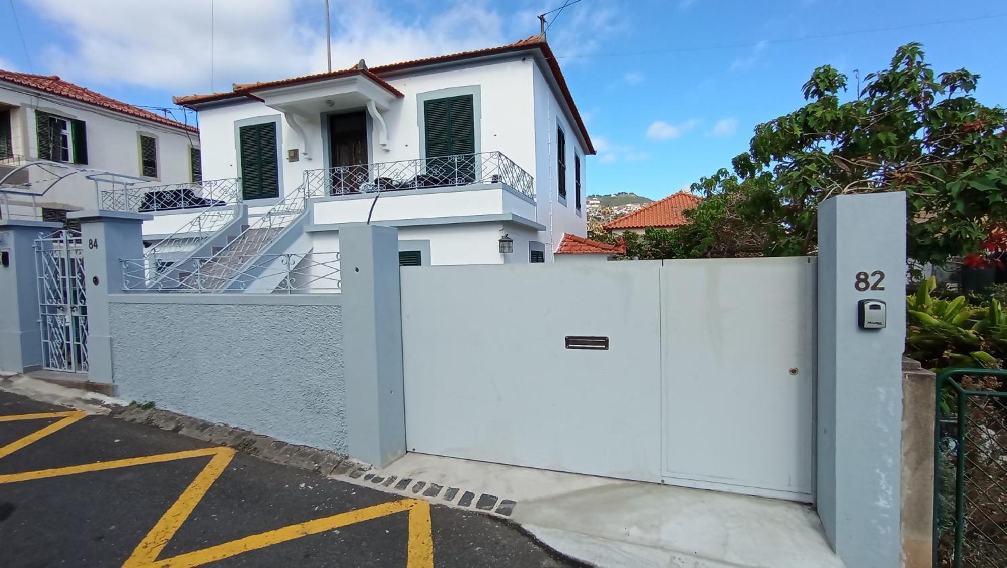 Bus Stop House 82 Funchal  Exteriör bild